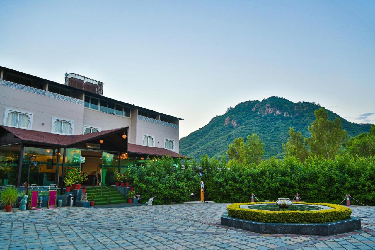 Bamboo Saa Resort & Spa - Ουνταϊπούρ Εξωτερικό φωτογραφία